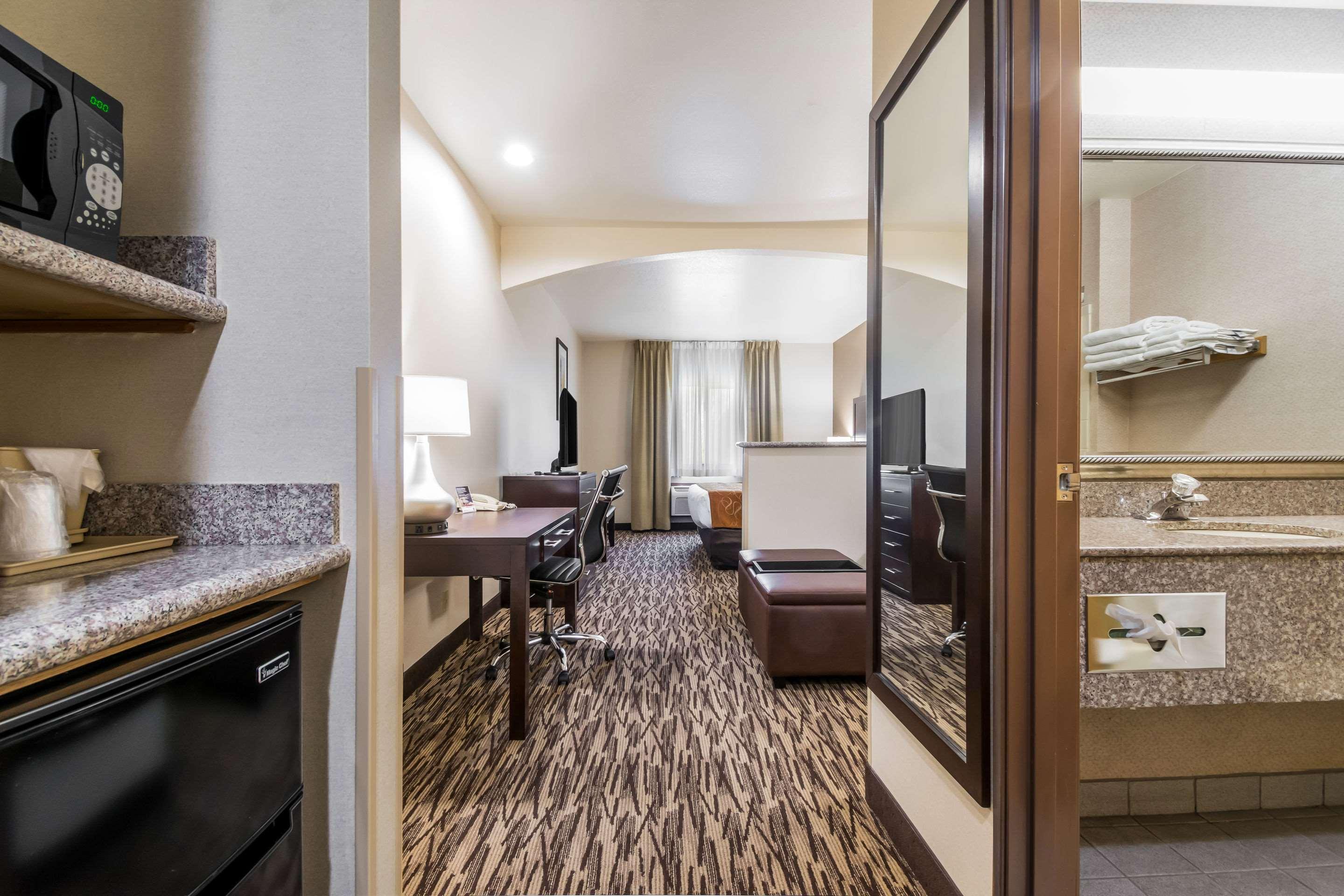 Comfort Suites Portland Airport Exterior foto